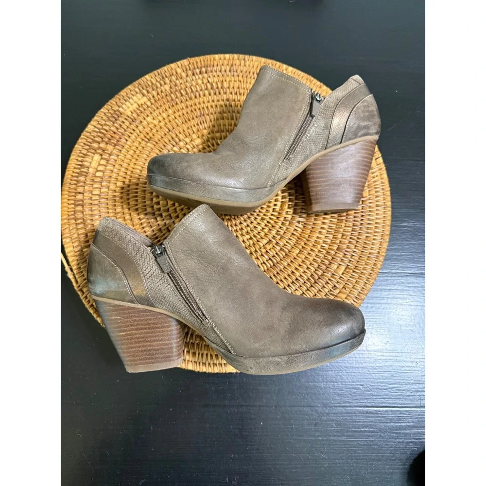 Dansko Women Taupe Leather Metallic Bronze Zip Ankle Bootie Shootie 41 3511